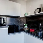 Domus - Bymyhomeincomo Apartment