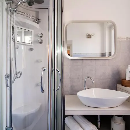 Domus - Bymyhomeincomo *